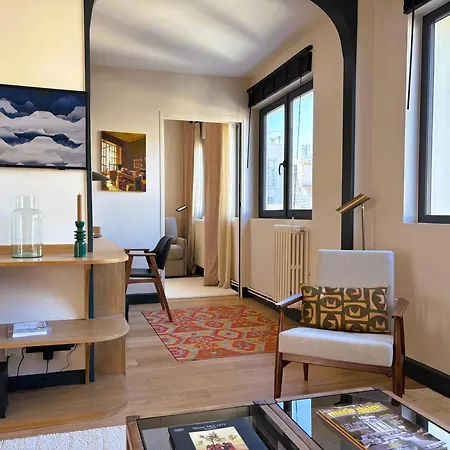 Centre - Village Daguerre, Montparnasse Apartment *